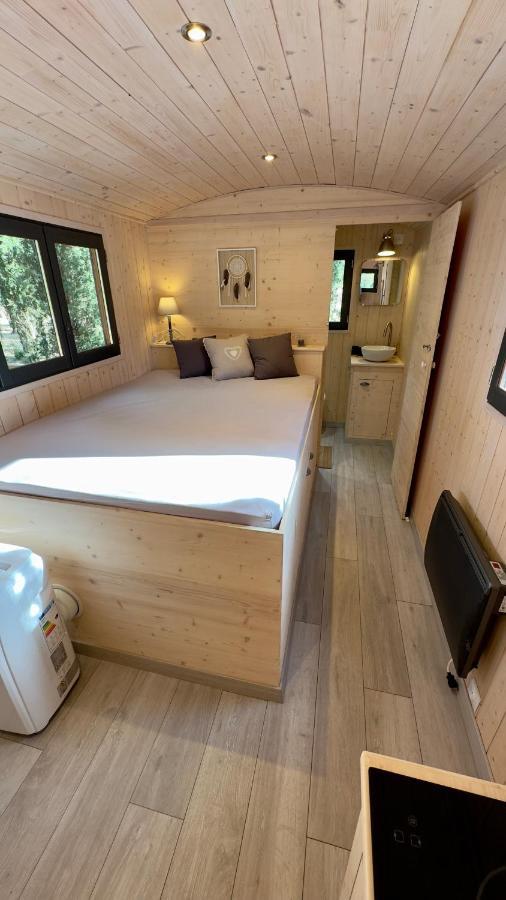 Superbe Roulotte De Charme Hotel Bagnols-en-Forêt Екстериор снимка
