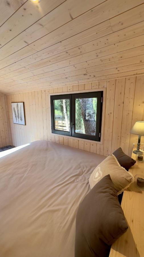 Superbe Roulotte De Charme Hotel Bagnols-en-Forêt Екстериор снимка